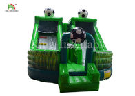 Diapositiva combinada de salto de la casa del castillo animoso inflable de los niños verdes del fútbol para el partido
